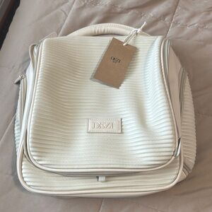 Dezi makeup bag NWT